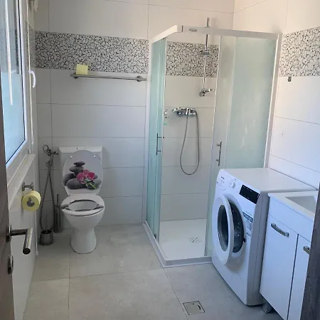 Prijetno Stanovanje Z Lastnim Parkiriscem. Samo 3 Km Od Centra Ljubljane. Apartment